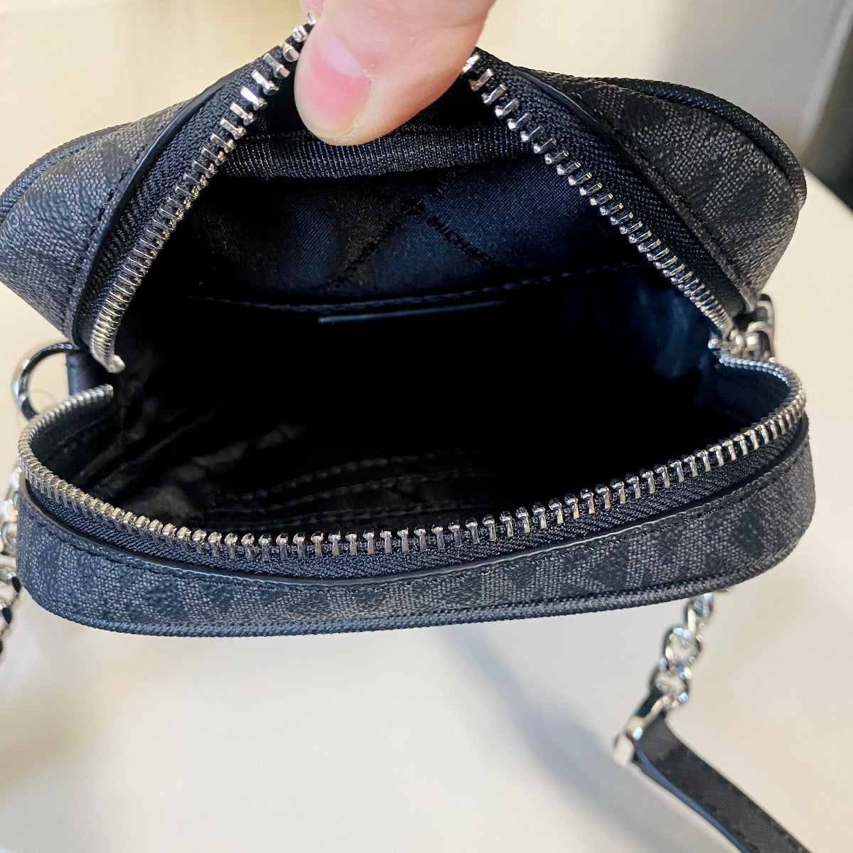 MICHAEL KORS 35F1STVC2B JET SET TRAVEL MEDIUM CROSSBODY BAG MK BLACK MICHAEL KORS 35F1STVC2B JET SET TRAVEL MEDIUM CROSSBODY BAG MK BLACK